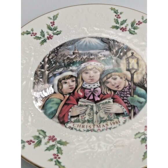 Vintage Royal Doulton Christmas Plate 1981 - 5th in the Series - 8 1/4" - Picture 7 of 10